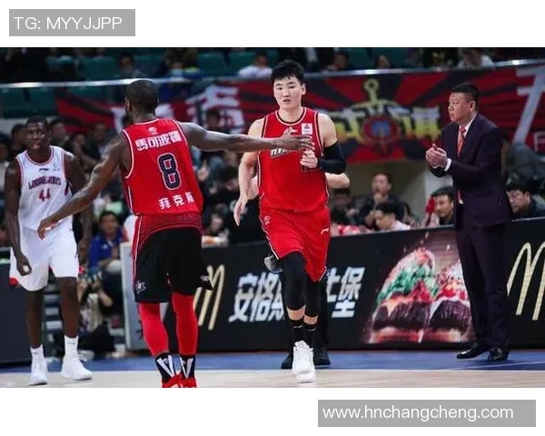 深圳羽毛球队在邀请赛中以67分稳居积分榜首位展现强劲实力